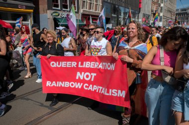 Amsterdam 'da Gurur Yürüyüşü ve Gösteri Hollanda 30-7-2022