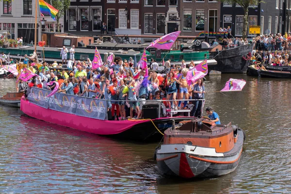Розовая Лодка Канале Гейпрайд Лодками Амстердаме Нидерланды 2022 — стоковое фото