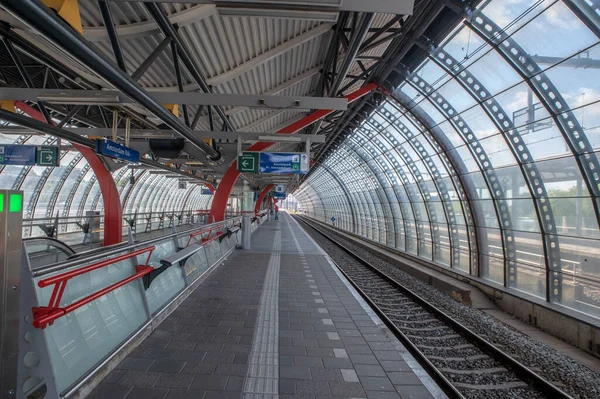 Bahnsteig Regen Bahnhof Amsterdam Niederlande 2022 — Stockfoto