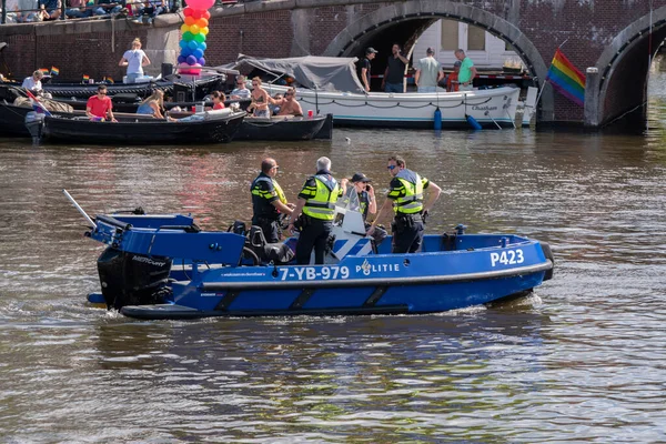 Barco Policía Desfile Del Canal Gaypride Con Barcos Ámsterdam Holanda — Foto de Stock