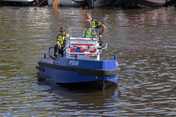 Polisbåt Vid Gaypridkanalen Parad Med Båtar Amsterdam Nederländerna 2022 — Stockfoto