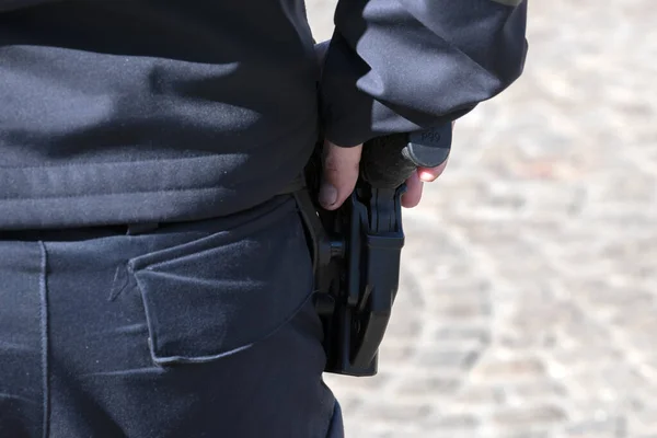 Mulher Policial Segurando Sua Arma Amsterdã Países Baixos 2022 — Fotografia de Stock