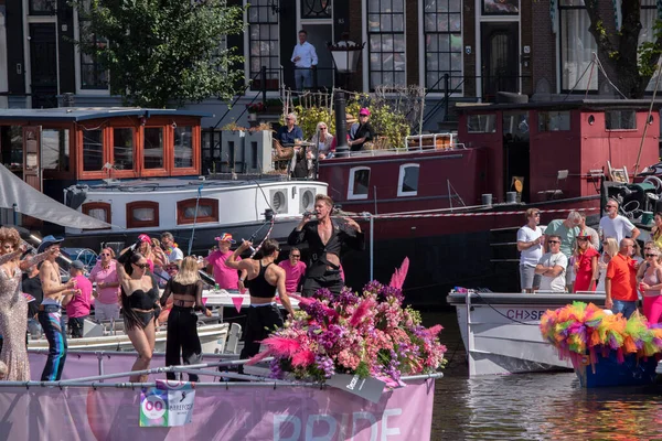 Amsterdam Gurur Elçileri Hollanda 6-8-2022 Amsterdam 'da Teknelerle Eşcinsel Kanal Geçidi' nde Tekne Teknesi