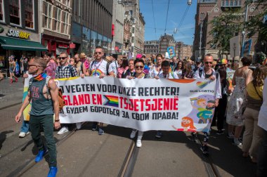 Amsterdam 'da Gurur Yürüyüşü ve Gösteri Hollanda 30-7-2022