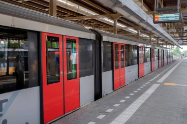 Amsterdam 'daki Amstel Tren İstasyonu' nun yan görüntüsü. Hollanda 14-3-2022.
