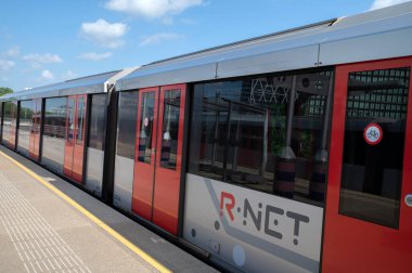 Amsterdam 'daki Rai tren istasyonunun yan görüntüsü. Hollanda 14-3-2022.