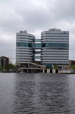 Amsterdam 'daki Waternet Binası ile Skyline Hollanda 25-3-2022