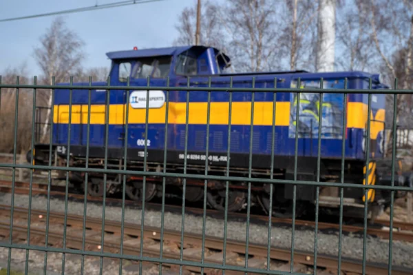 Ferroviários Trem Atrás Portão Amsterdã Holanda 2022 — Fotografia de Stock