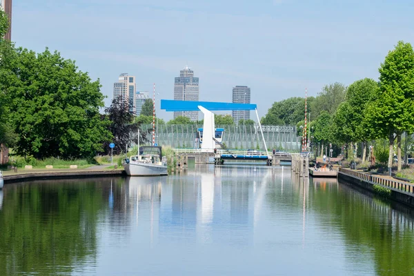 Rzeka Wzdłuż Ulicy Hartveldseweg Diemen Holandia 2022 — Zdjęcie stockowe