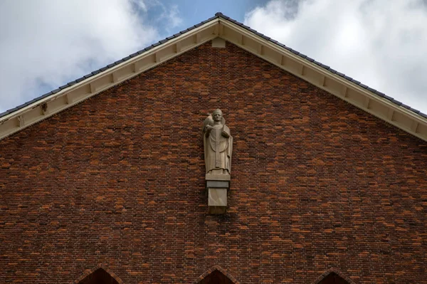 Posąg Saint Augustinuskerk Kerk Amstelveen Holandia 2022 — Zdjęcie stockowe