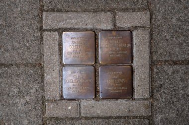 Amsterdam 'daki Schellevis Ailesi' nden Stolperstein Anıt Taşı 14-7-2022