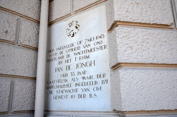 Памятник Второй Мировой Войны Джонг Отеле Виктория Амстердаме — стоковое фото