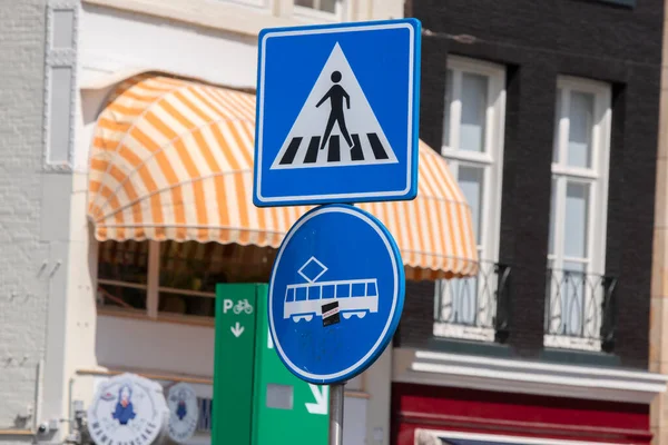 Zebra Crossing Tram Street Sign Amsterdam Nederländerna 2022 — Stockfoto