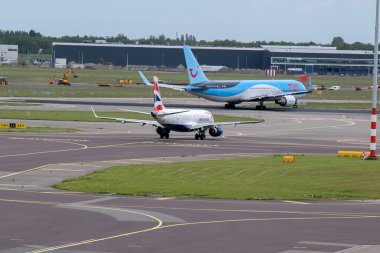 Schiphol Havaalanında İki Uçak 25-5-2022 Hollanda