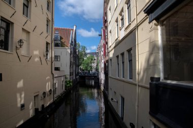 Amsterdam 'daki Krijtbergbrug Köprüsünden Görünüm: Hollanda 9-6-2022