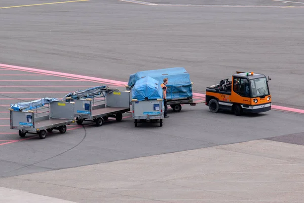 Transport Walizki Samolotu Lotnisku Schiphol Holandia 2022 — Zdjęcie stockowe