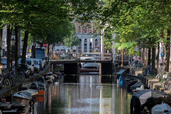 Widok Mostu Kanałowego Raamgracht Amsterdamie Holandia 2022 — Zdjęcie stockowe