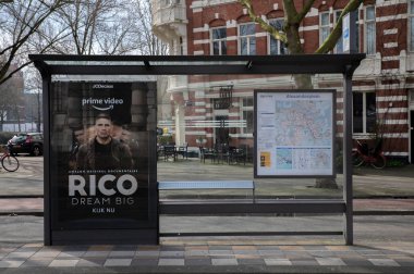 Amsterdam 'da Rico Verhoeven Reklamlı Tramvay Durağı