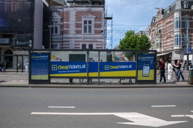 Amsterdam 'daki Konser Binası önündeki tramvay durağı 24-5-2022