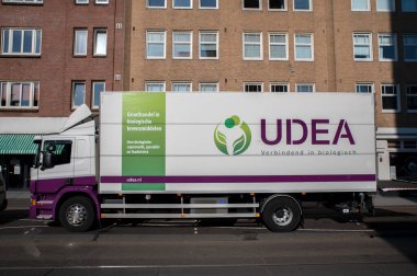 Amsterdam 'daki Udea Şirketi Kamyonu Hollanda 23-6-2022