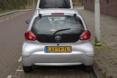 Bir Toyota Aygo arabası Amsterdam 17-3-2024