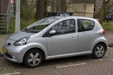 Bir Toyota Aygo arabası Amsterdam 17-3-2024