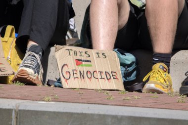 UVA Üniversitesi Amsterdam 13-5-2024 Öğrenci Gösterisi 'ndeki Billboard Bu Soykırım