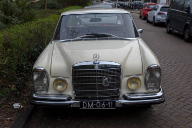 Mercedes Benz Klasik 280 SE Car Amsterdam 'da Hollanda 20-3-2024