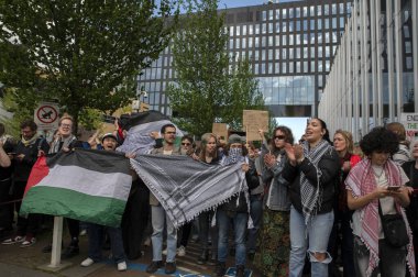 UVA Üniversitesi Amsterdam 'daki Öğrenci Gösterisinde Büyük bir Protestocu Grubu 7-5-2024