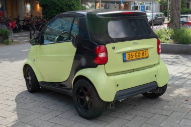 Amsterdam 'da Bir Sarı Akıllı Araç 5-6-2024