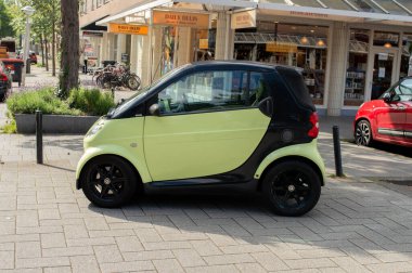 Amsterdam 'da Bir Sarı Akıllı Araç 5-6-2024