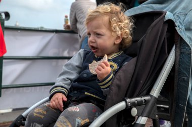 Hollanda 5-8-2023 tarihli The Geypride at Amsterdam 'da Genç Çocuk