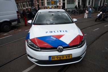 UVA Üniversitesi, Amsterdam 7-5-2024 Öğrenci Gösterisinde Polis Arabası Serbest Filistinli