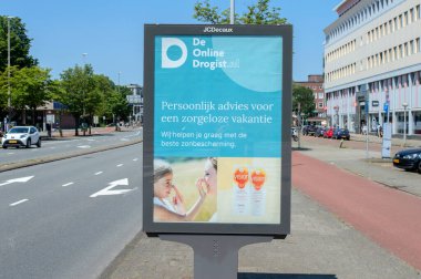 Amsterdam 'daki Billboard De Online Drogist Hollanda 25-6-2024