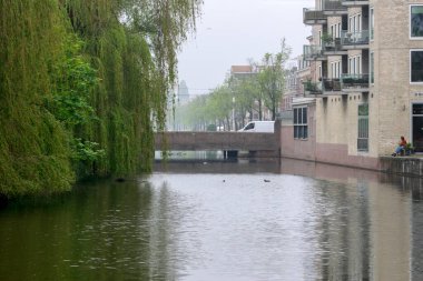 Amsterdam 'daki Oetewalerbrug Köprüsü 8-5-2023