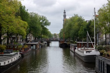 Amsterdam 'daki Brug Corner Runstraat ve Prinsengracht Kanalından Görünüm 2-9-2021