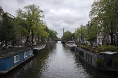 Amsterdam 'daki Brug Corner Runstraat ve Prinsengracht Kanalından Görünüm 2-9-2021