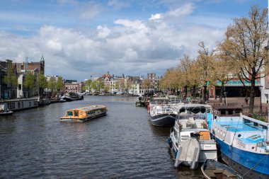 Amsterdam 'daki Blauwbrug Köprüsünden Görüntü Hollanda 22-4-2024