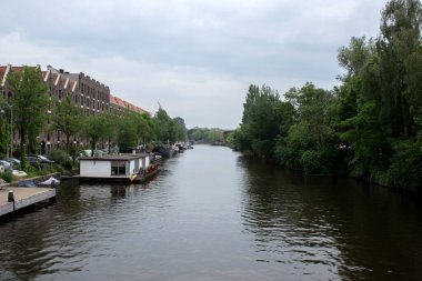 Amsterdam 'daki Nijlpaardenbrug' dan Görüntü Hollanda 24-5-2024