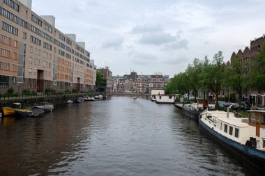 Amsterdam 'daki Nijlpaardenbrug' dan Görüntü Hollanda 24-5-2024