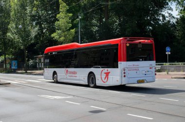 Transdev Otobüs Numara 320 Amsterdam 'da Hollanda 29-6-2024