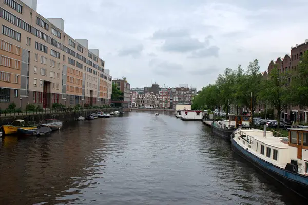 Amsterdam 'daki Nijlpaardenbrug' dan Görüntü Hollanda 24-5-2024