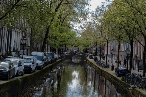 Amsterdam 'daki Paulusbroedersluis Köprüsü' nden Görüntü Hollanda 22-4-2024