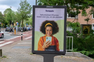 Billboard Swappie Amsterdam 'da yenilenmiş iPhone' lar Hollanda 22-5-2024