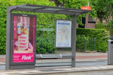 Amsterdam 'da Otobüs ve Tramvay Durağı. Hollanda 29-5-2023.