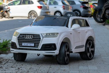 Mini araba Audi Q7 Diemen 'de 25-6-2023