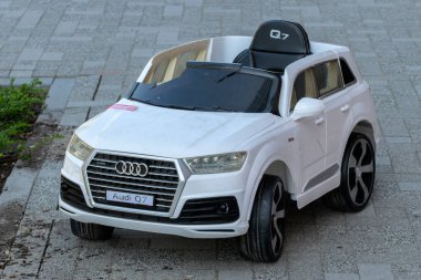 Mini araba Audi Q7 Diemen 'de 25-6-2023