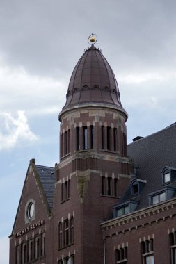 Amsterdam 'daki Saat Kulesi Gassan Binası Hollanda 27-5-2024