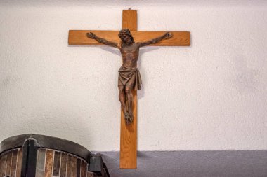 H.H. 'deki İsa heykelini kapatın. Amsterdam 'daki Petrus ve Pauluskerk Kilisesi Hollanda 212-4-2024