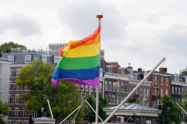 Amsterdam 'daki Gaypride Bayrağını Kapatın Hollanda 5-8-2023